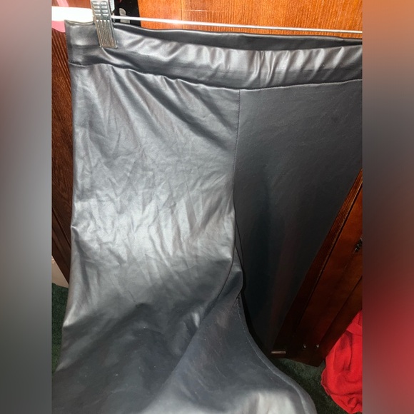 Black 0 Fake Leather Leggings Made In The USA - Picture 3 of 9